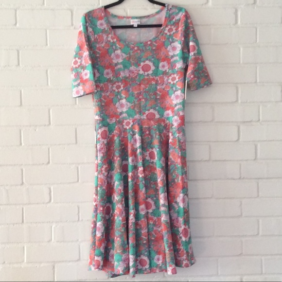 LuLaRoe Dresses & Skirts - 🌸LULAROE Nicole Dress🌸HOST PICK🌸